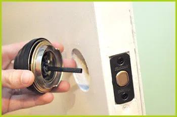 Expert Locksmith Services Venice, CA 310-975-3192 - 12-changing-locks